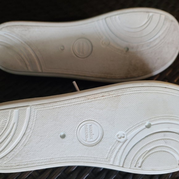 Size 3 Black Girls Tennis Shoes by Wonder Nation Non-Marking - Picture 4 of 5